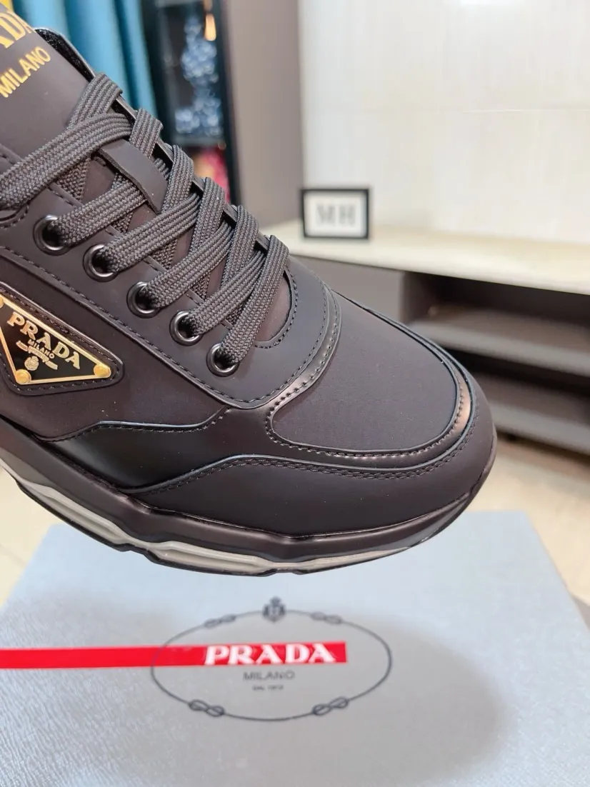 Men's shoes 💰660🌹🌹High-quality new Prada counters are launched simultaneously. The new men's shoes and 😘fabrics are selected from imported mesh and glue-spraying technology. Imported cowhide lining. 👍🏿High-end☄️Open-molded non-slip rubber outsole, exquisite lines, simple and elegant, comfortable and high-end for leisure travel. Code number: 38 to 44
